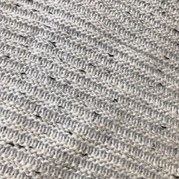 Metal chain detail oatmeal sweater w cutouts - Picture 5 of 5